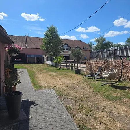 Na Statku Nh Stables 公寓 Nyrany